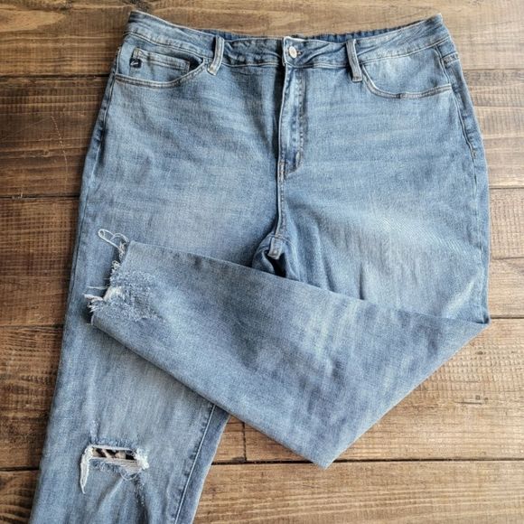 KanCan Denim - KANCAN cropped Capri denim LEOPARD PATCH sz 3XL